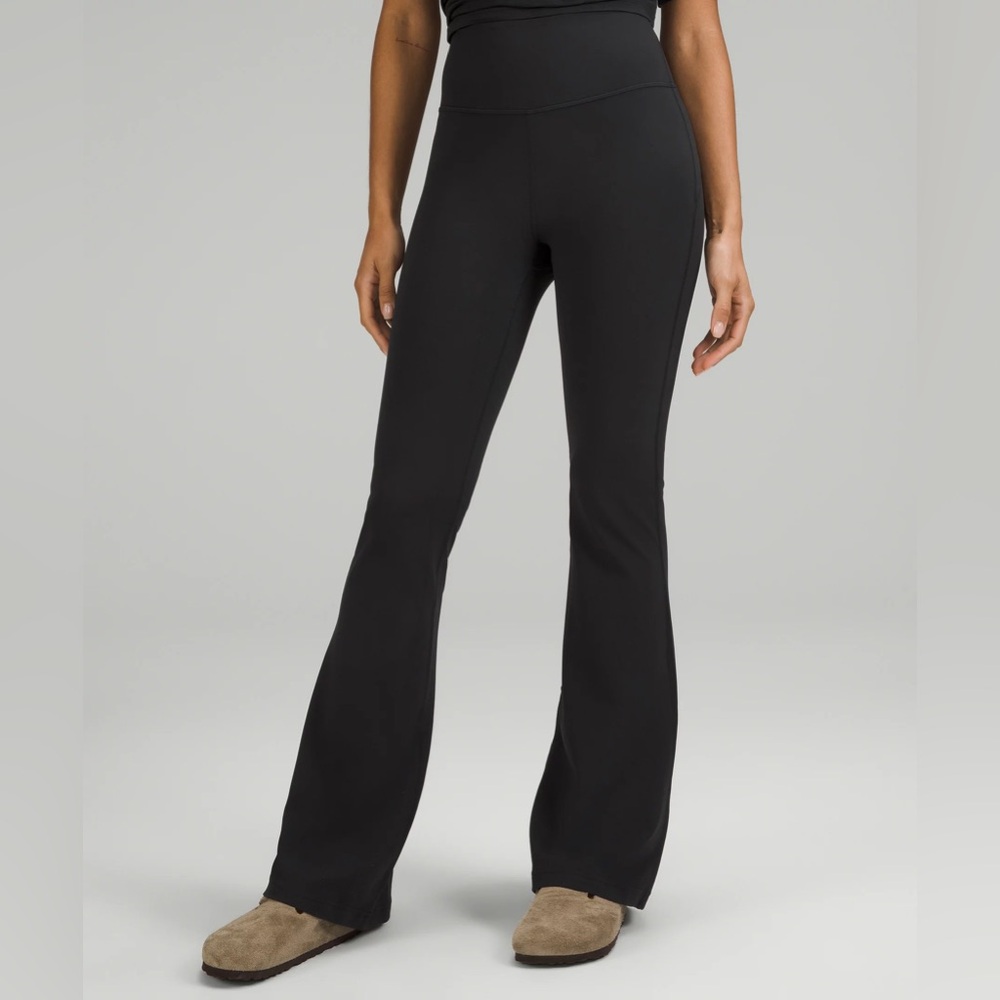 Black Groove Super-High-Rise Flared Pant Nulu - Size 6